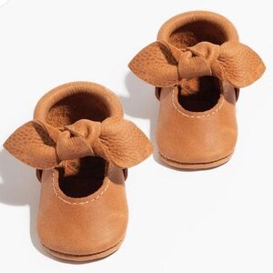 NEW freshly picked Zion knotted bow baby moccasins size 2